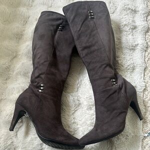 Beautiful Dark great heels Boots
